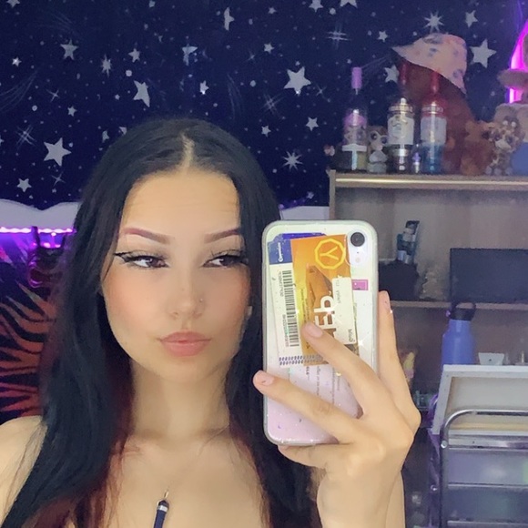 Meet your Posher, Hailey - Picture 1 of 1